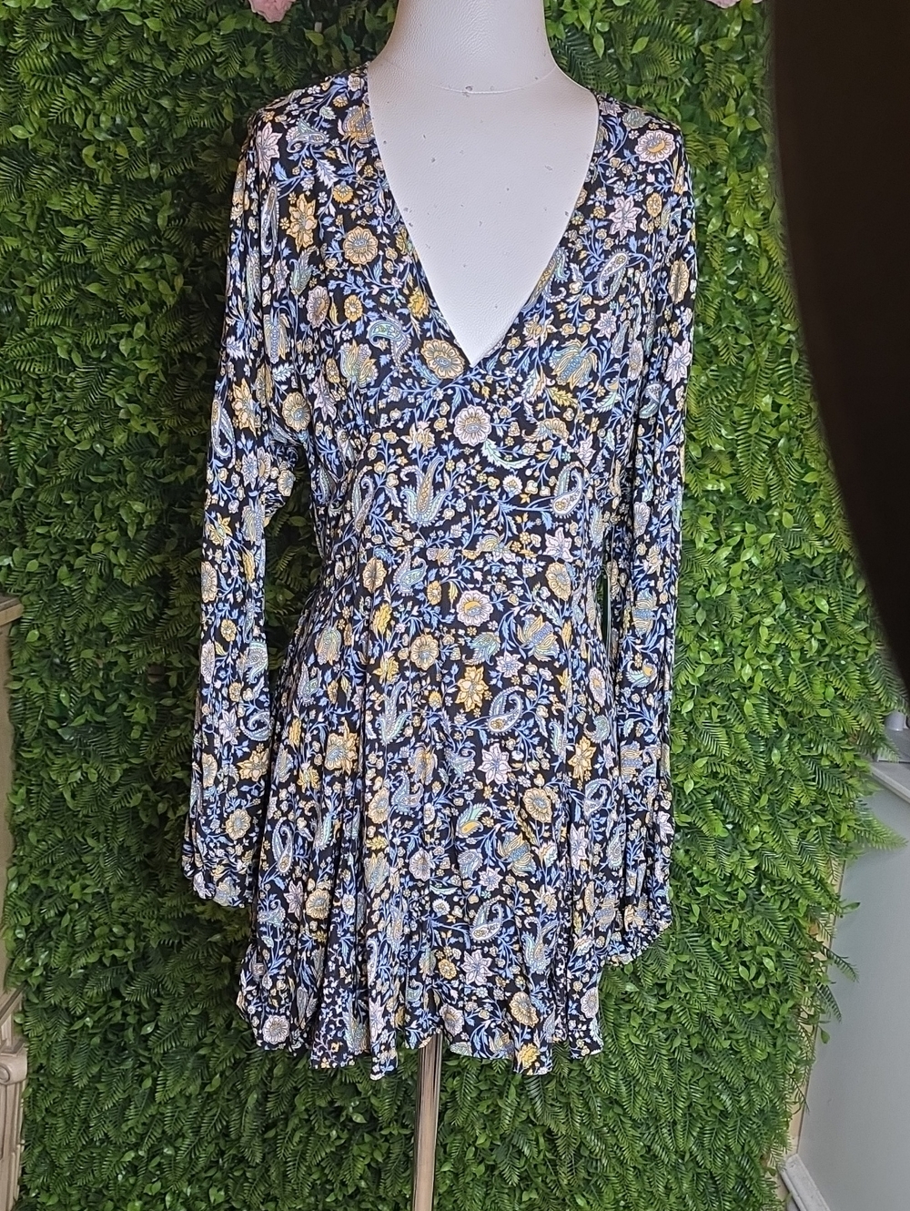 Forever 21 Navy Floral V-Neck Long Sleeve Mini Dress